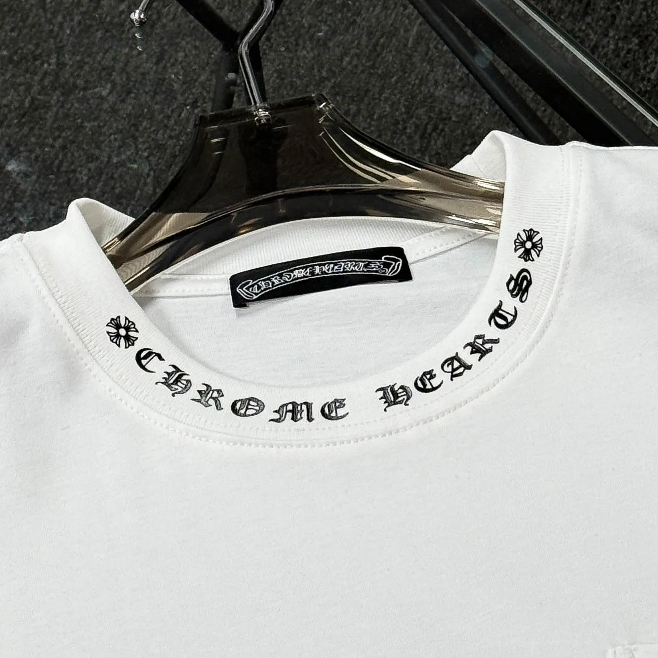 P170 🔥🔥🔥Chrome Hearts 25 high versions. The fabric is made of 300 grams of high-density pure cotton. It does not deform or shrink. It has three labels. It is the same style for men and women. Technology: Digital printing. Color: White. Black. SIZE: S-XL.